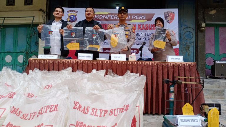Puluhan Ton Beras Oplosan Merek Happy Minang Diamankan Polres Dumai
