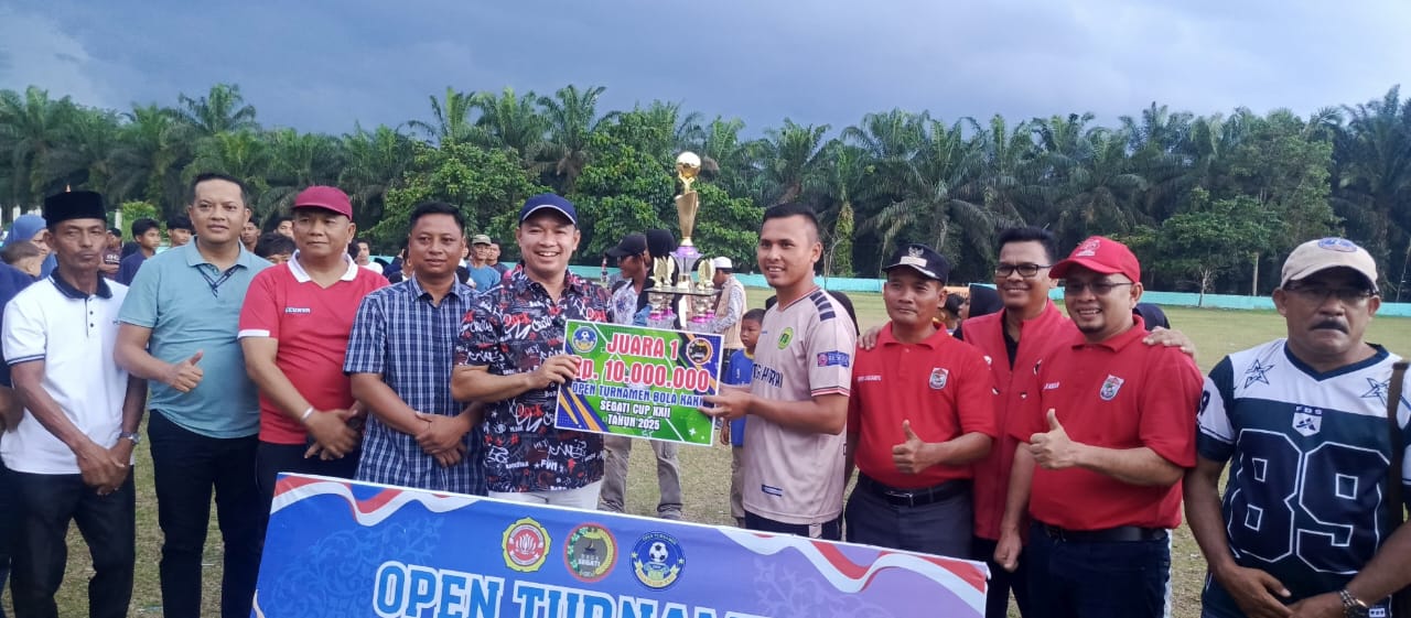 Wakil Bupati Pelalawan Tutup Turnamen Segati Cup 22, Tim Sepak Bola Sotol Juara