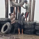 Di Antara Ombak yang Datang dan Tanah yang Hilang, Bau Ikan Asin tak Lagi Sampai ke Seberang 1