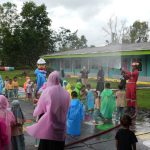 Anak-anak Taklukan si Jago Merah dengan Cara Menyenangkan, Begini yang Dilakukan PT KPI Dumai IMG-20251024-WA0103