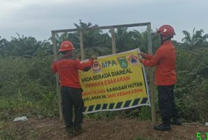 PT SGP Pasang Spanduk Pencegahan Karhutla
