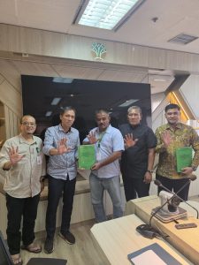 Gebrakan Anak Pulau, Ketua DPN-Elang 3 Hambalang Serahkan Laporan Penetapan Tapal Batas HKM 3.236 Hektare