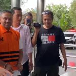 Tangan Diborgol Gubernur Riau Abdul Wahid Resmi Pakai Rompi Oranye KPK IMG_20251105_144041