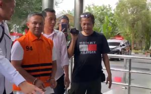 Tangan Diborgol Gubernur Riau Abdul Wahid Resmi Pakai Rompi Oranye KPK