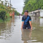 Hujan Deras dan Pasang Rob Dumai Dikelilingi Banjir, Anak-anak Gembira 03a4128c69ff43f1a9fe21ca6ae57291