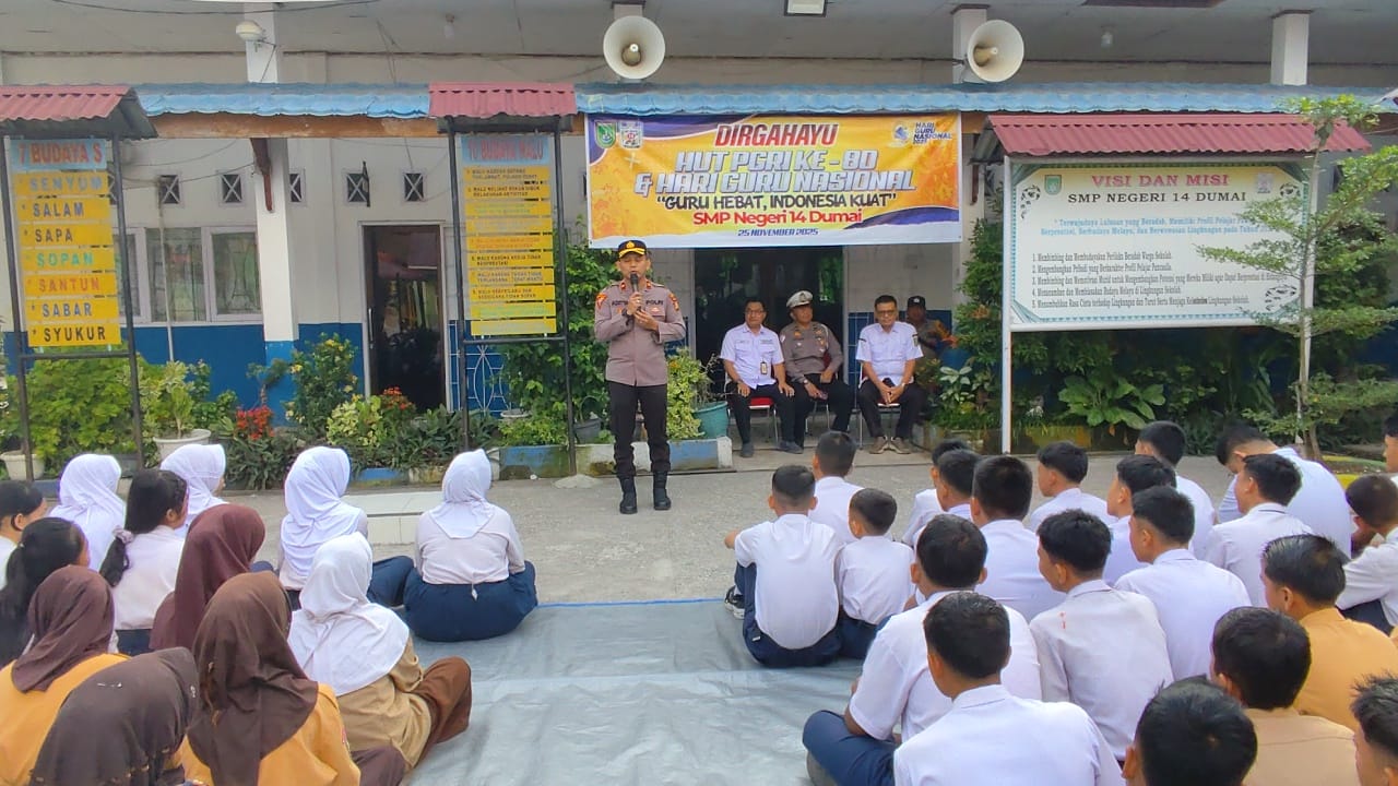 Polsek Dumai Timur Edukasi Bahaya Bullying dan Tanam Pohon di SMPN 14 Dumai