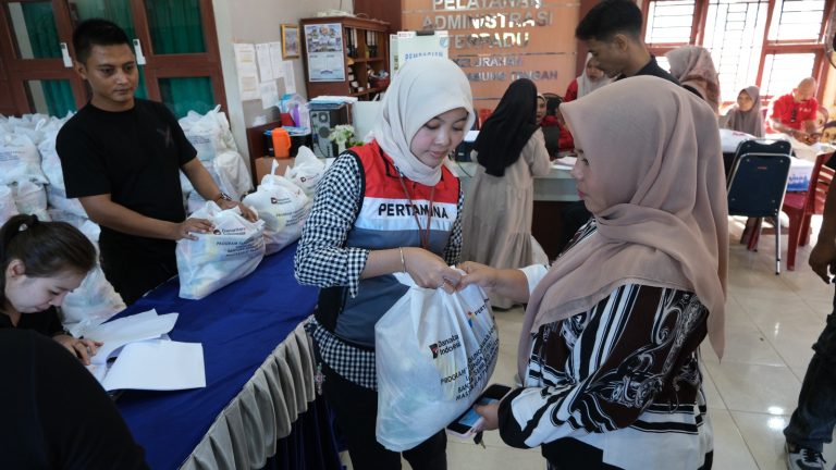 Pertamina Patra Niaga Sumbagut Hadirkan Pasar Murah untuk 1.000 Warga di Padang